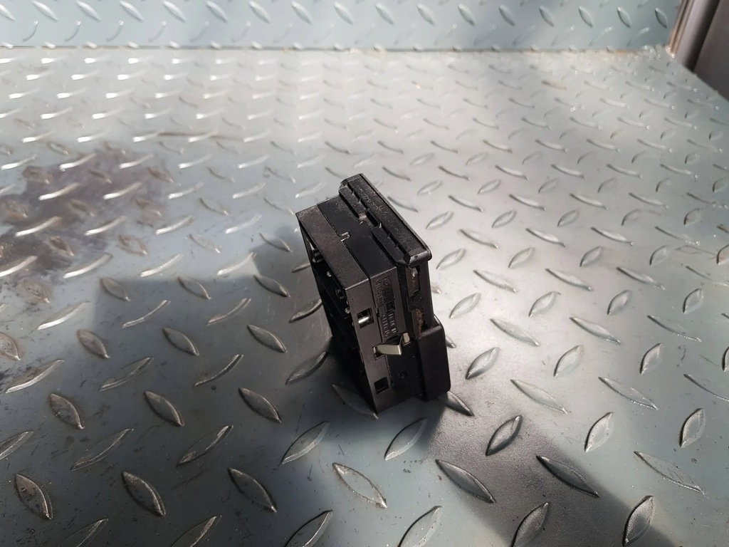 фото №8, Переключатель панель управление opuszcza подъемник окон перед 1 374 491 bmw e34