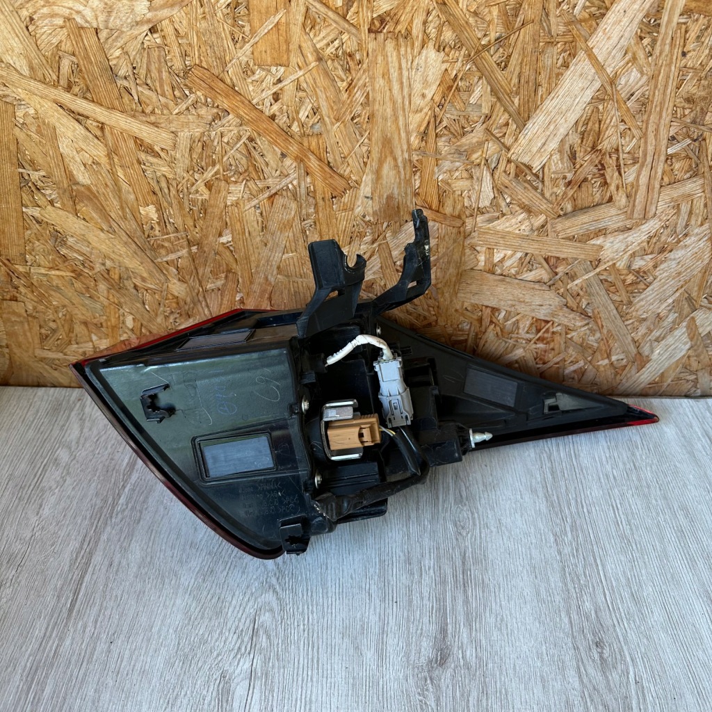 Лампа задня ліва lexus ux 250h 2019 rok Доставка