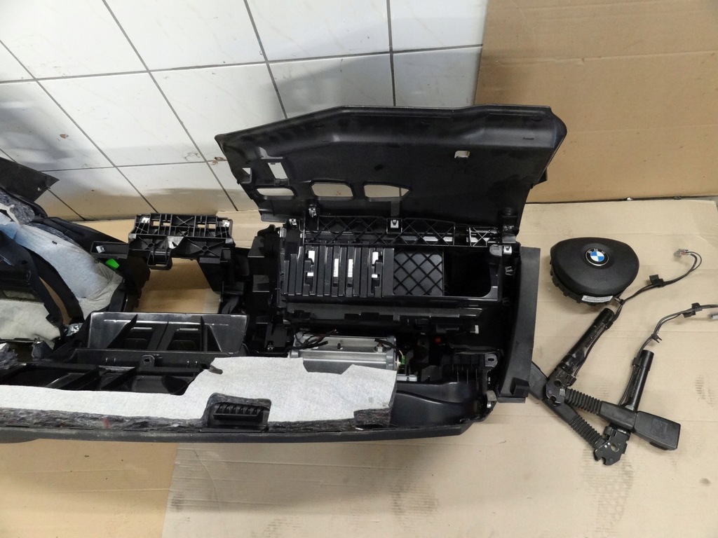 фото №14, Bmw 1 e87 09 lift консоль панель приладів приладова ремені подушки безпеки