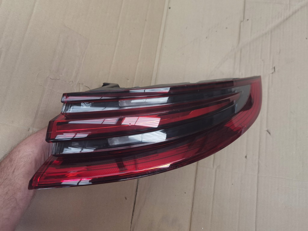 фото №15, Porsche panamera 971 - лампа задняя правая комбинированная