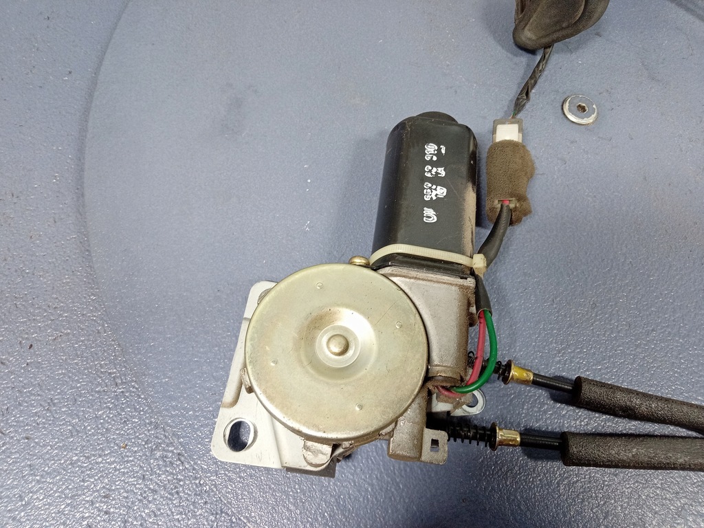 фото №4, Kia carnival i механизм стекло откидное левый задняя