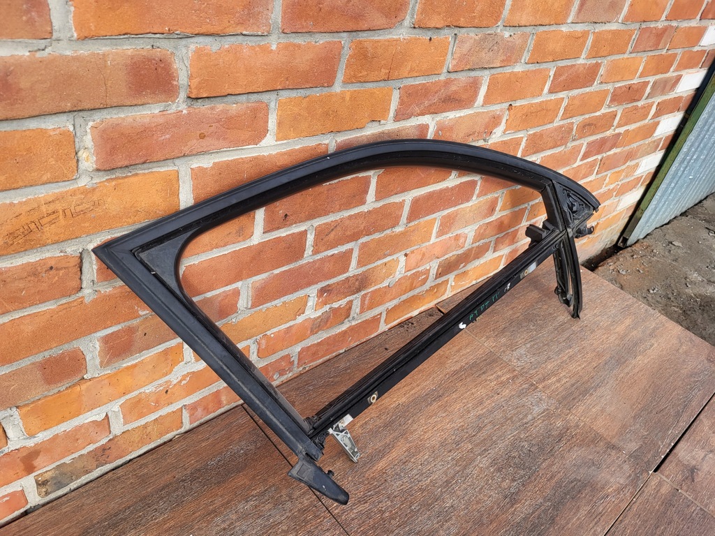 фото №2, Audi a4b7 рамка дверь перед передняя правая