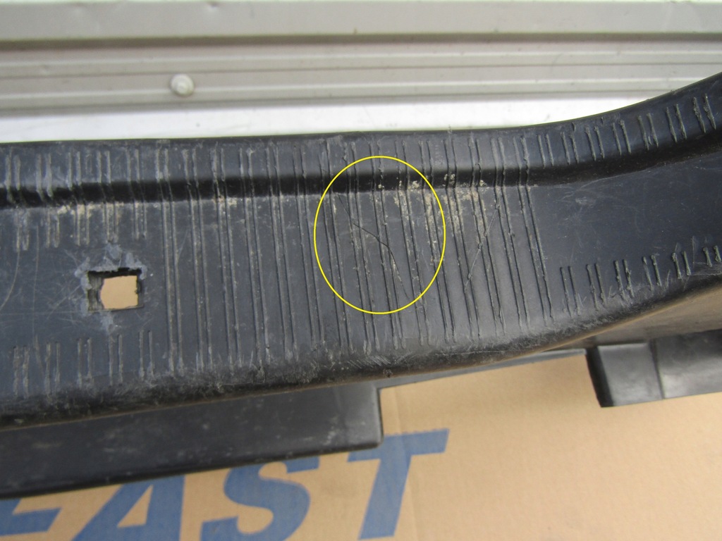 фото №15, 5 mercedes w202 sedan пластик защита поперечина заднего замка багажника