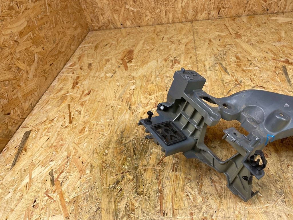 фото №6, Кронштейн кронштейн панель фары лампы перед правый polestar 2 ii 31688287 2020-