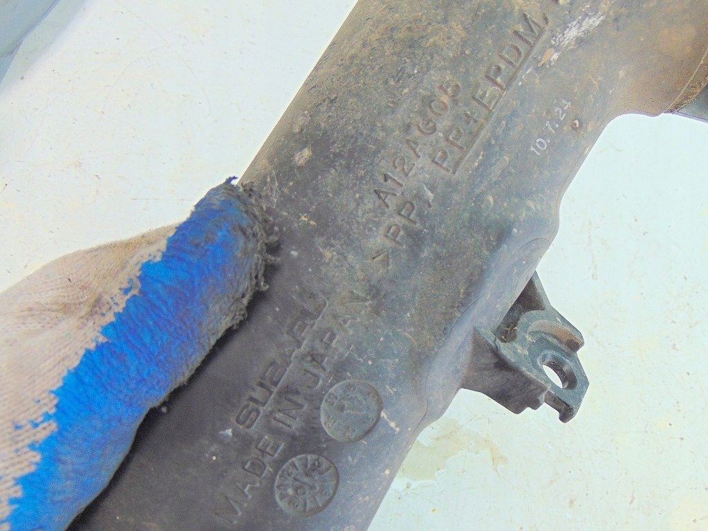 фото №7, Subaru forester iii 2.0 d шланг воздухозаборник воздуха