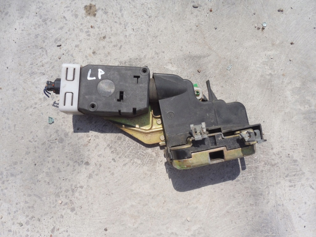 фото №4, Space star 1.6 1998 98 замок дверь 2pin