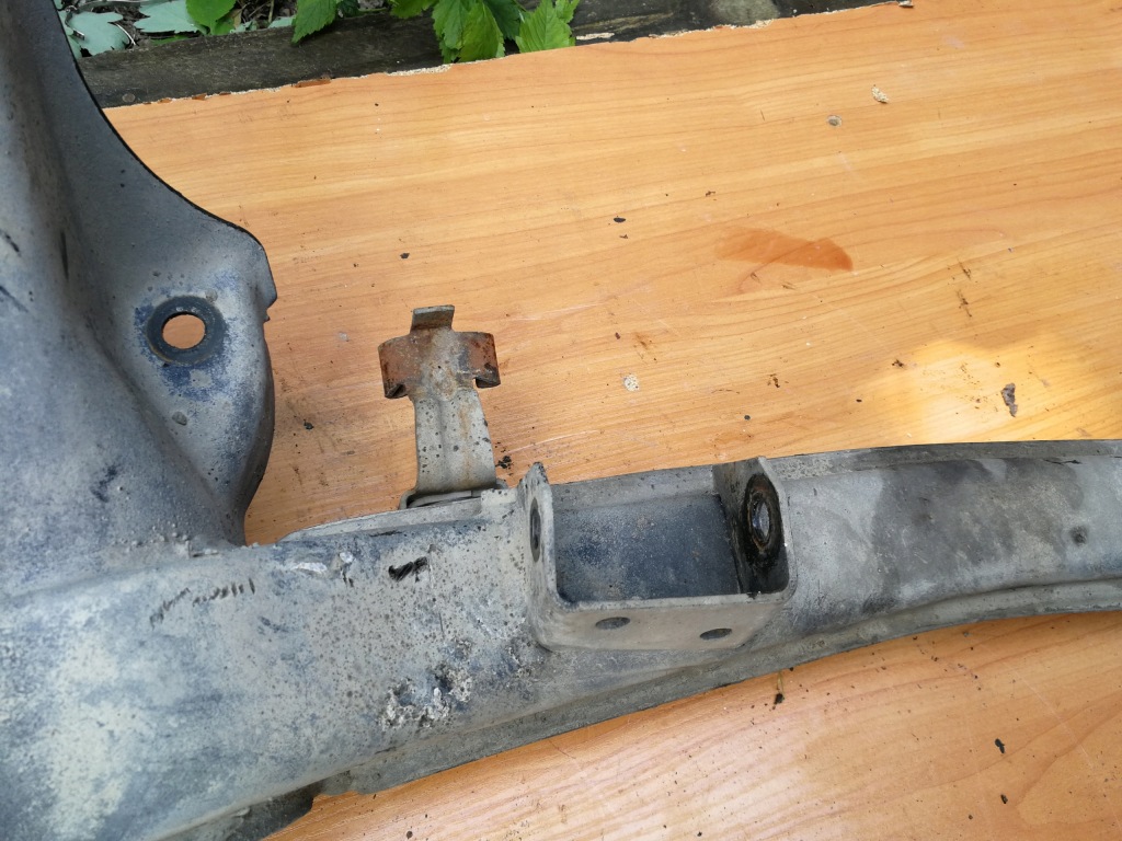 Балка заднього підвіска bez корозія bmw e30 в Україні