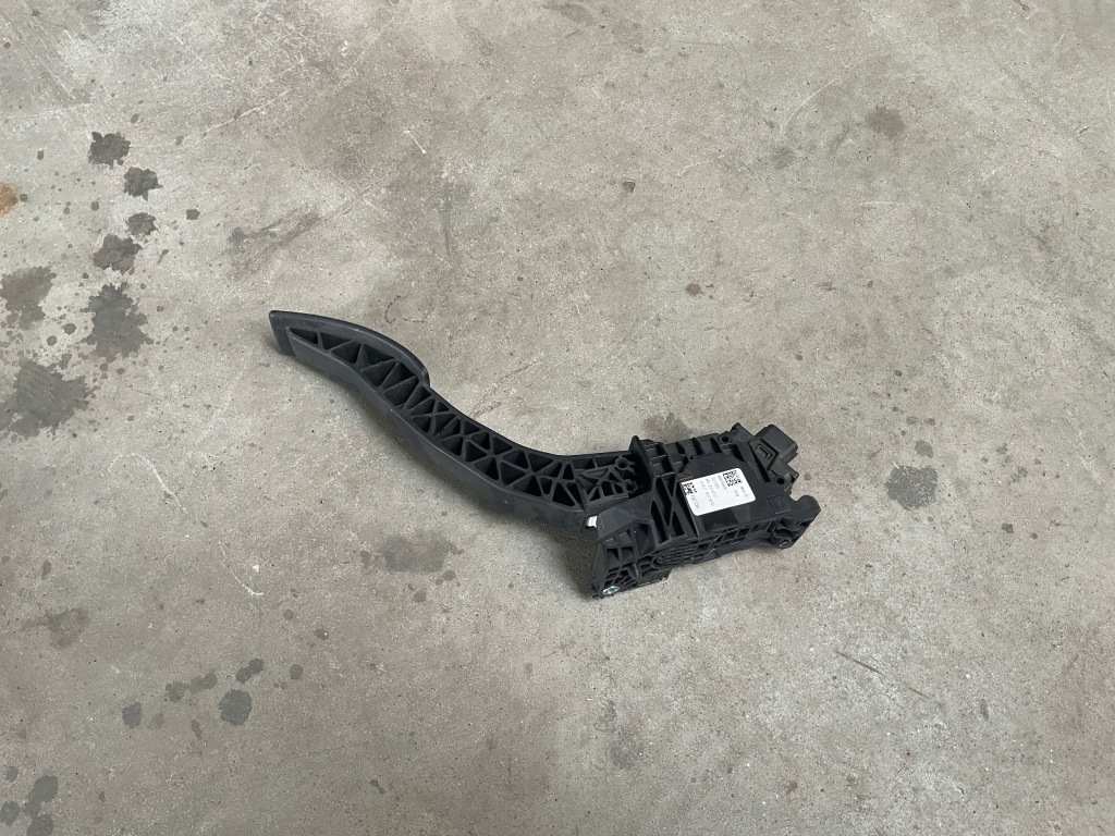 фото №1, Volvo xc40 педаль газу 32212363