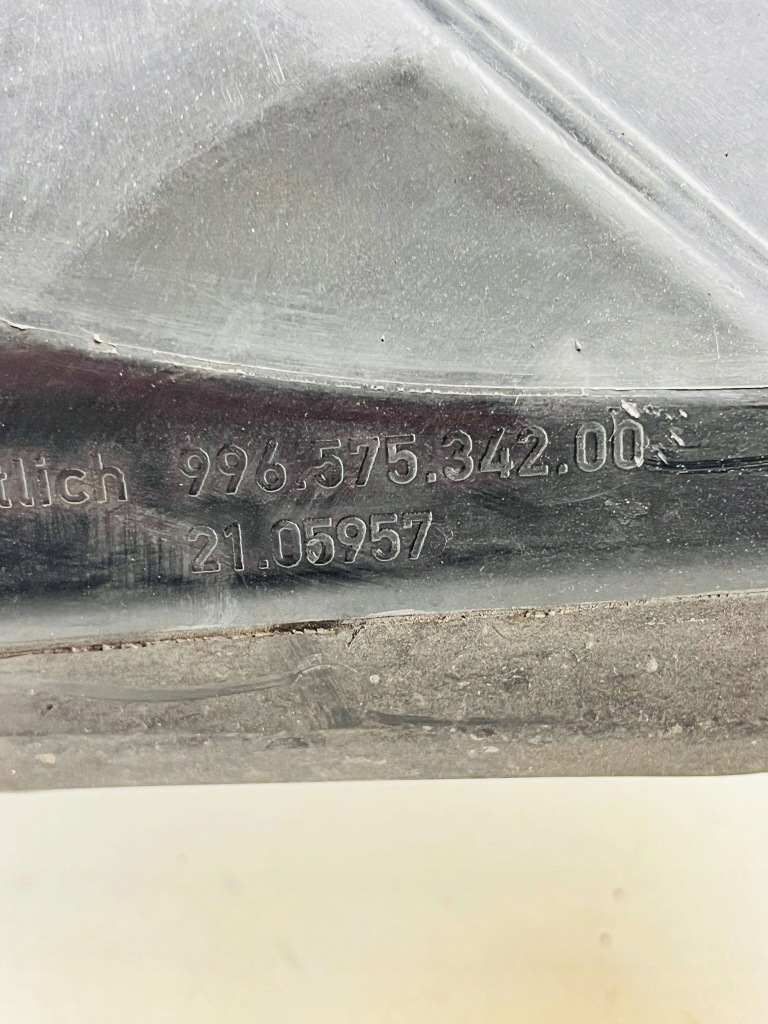 Купити Porsche boxster 986 2000 права сторона інтеркулер 99657534200