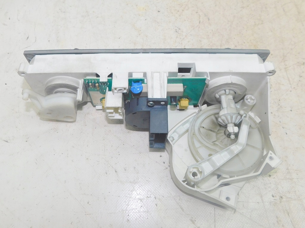 Iveco eurocargo 120e21 19,5" 02-08 панель обдув Зі Шроту