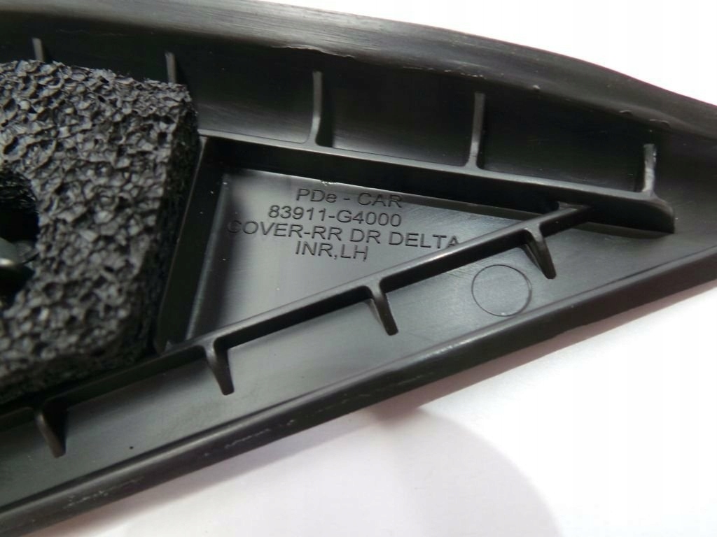 фото №2, Hyundai i30 iii 2018 треугольник заглушка дверь задняя l/p