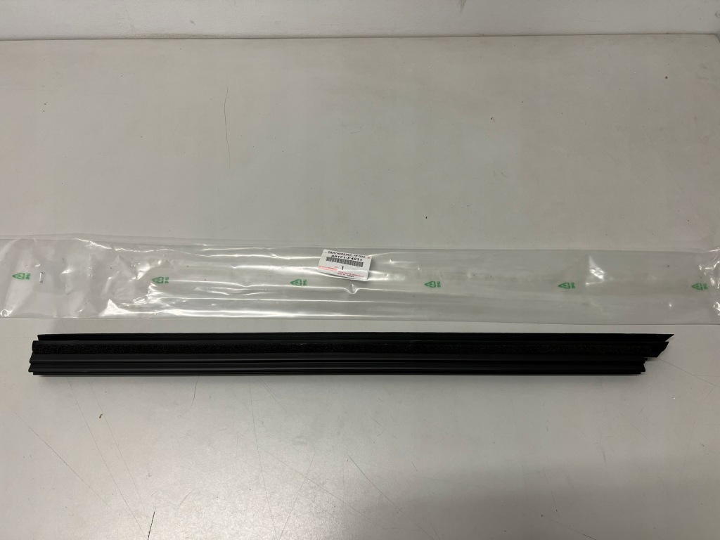 фото №1, Toyota c-hr молдинг ущільнювач wewnęt правий перед 68171-f4011