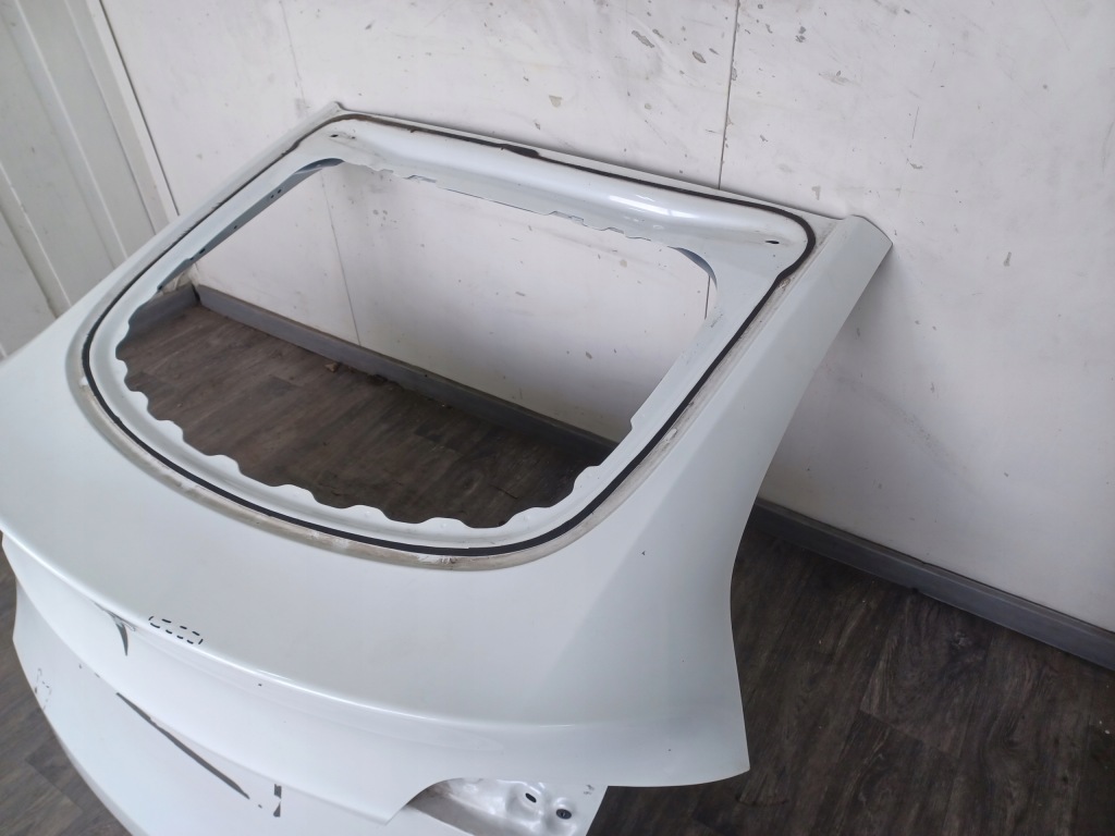 Кришка багажника задня задня ---- tesla y ---- кришка багажника ---- Київ