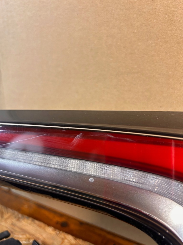 Фара задній правий led w кришці  tesla model 3 рестайлінг  1691500-00-f в Україні