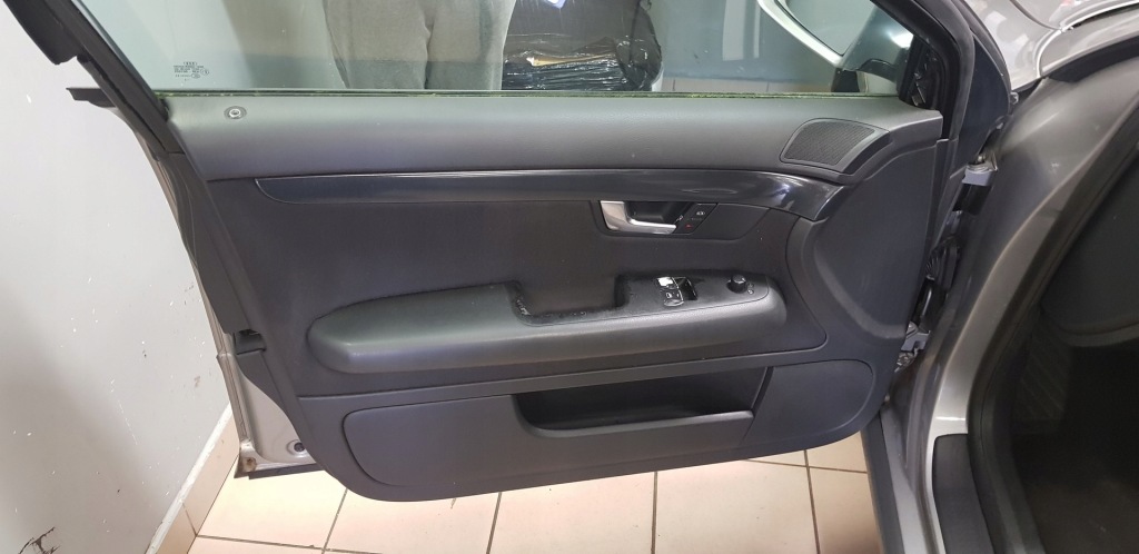 фото №1, Обшивка дверь перед audi a4 b6 sedan combi 2000-2005