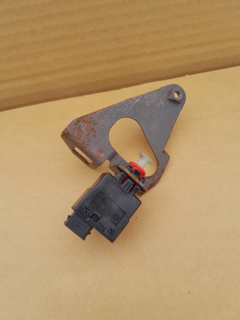 Купити Bmw e36 датчик стоп-сигнал