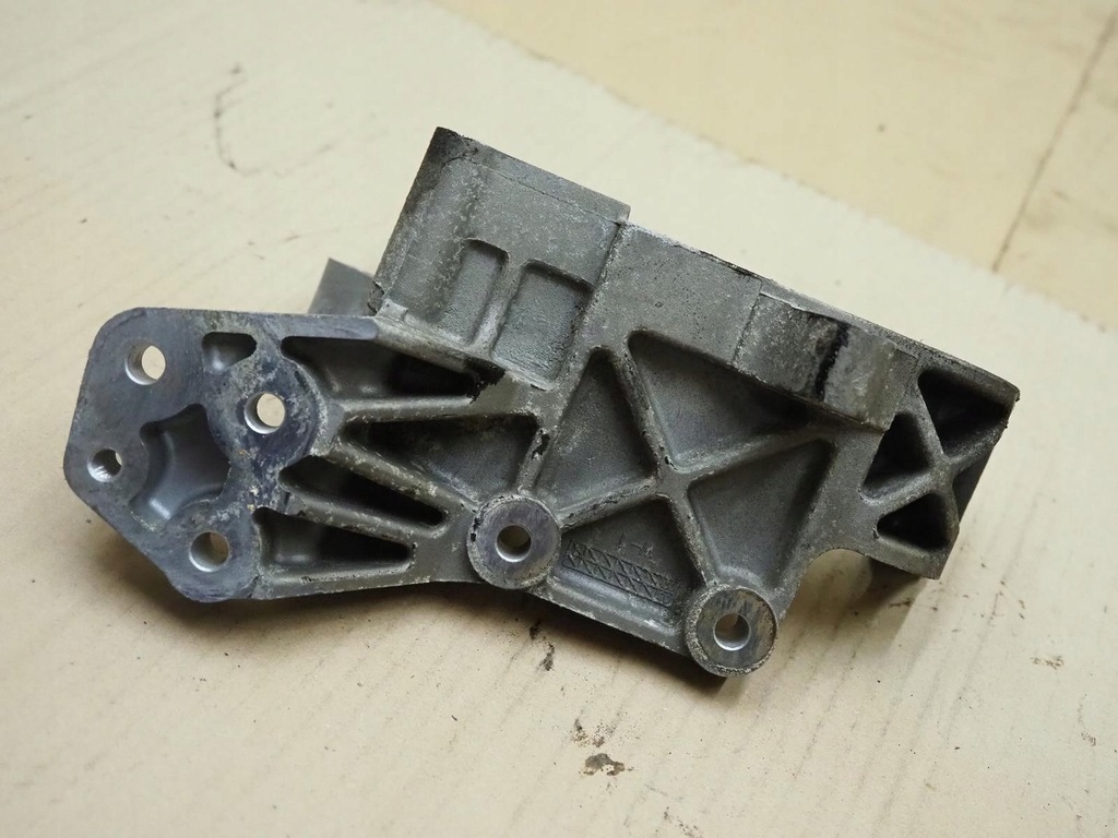 фото №11, Aveo kalos 1.2 8v b12s1 s-tec кронштейн генератора