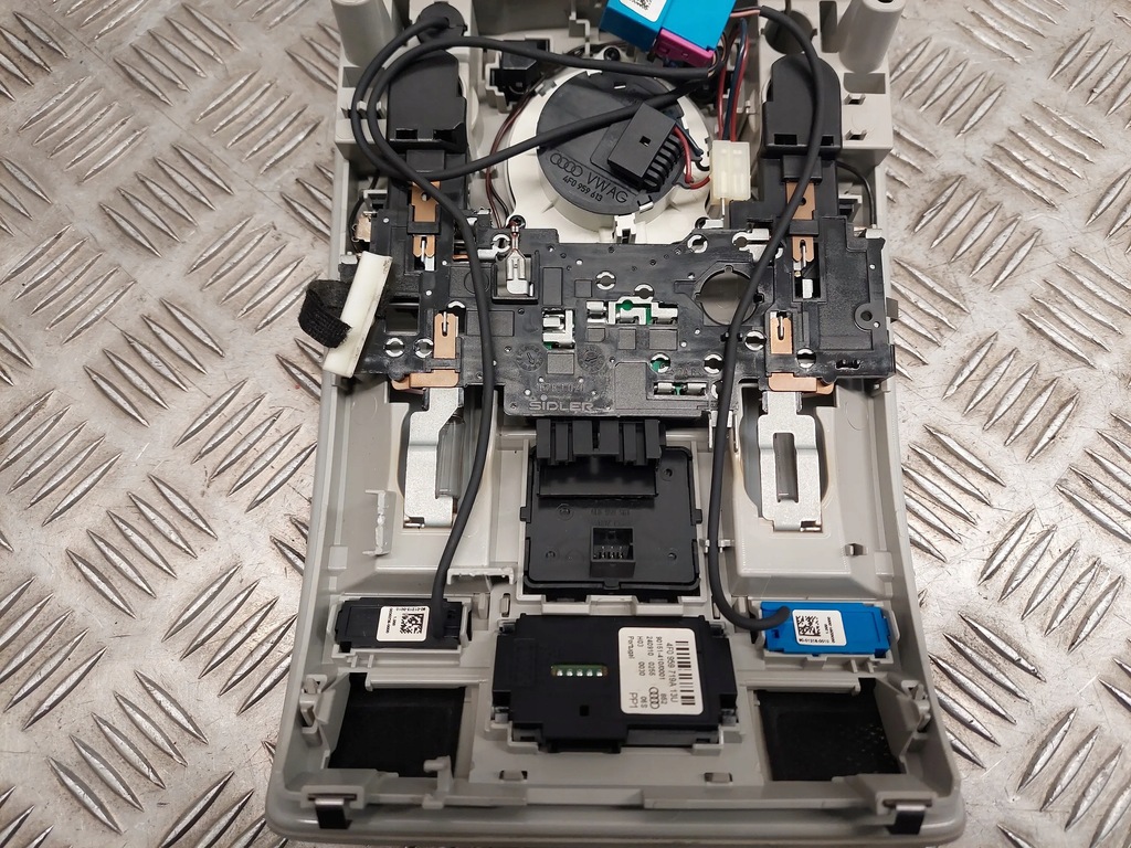 фото №7, Audi q7 4l 4l0947135r с передний освещение кабины