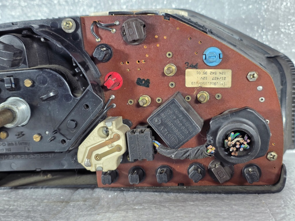 Лічильник прилади mercedes-benz w124 2.0d оригінальний номер 1245433821 Ціна