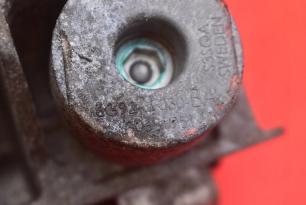 фото №7, Подушка кронштейн двигателя правая d5204t7 volvo v60 1 i 2.0 d3 136 km 10-13