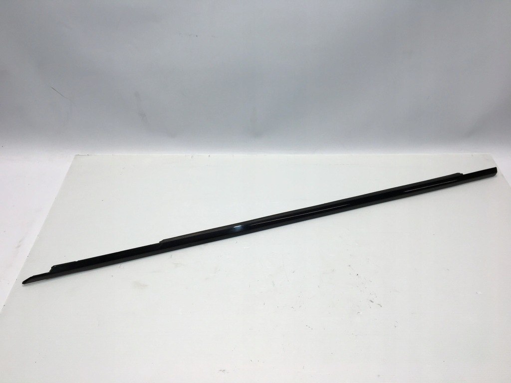 фото №1, Молдинг уплотнитель левый перед f-pace 16- x761