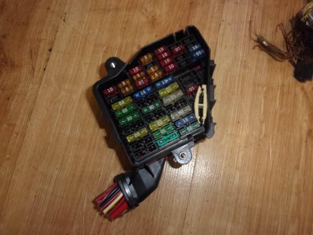 фото №1, Audi a4 b7 коробка запобіжників 3.0 tdi