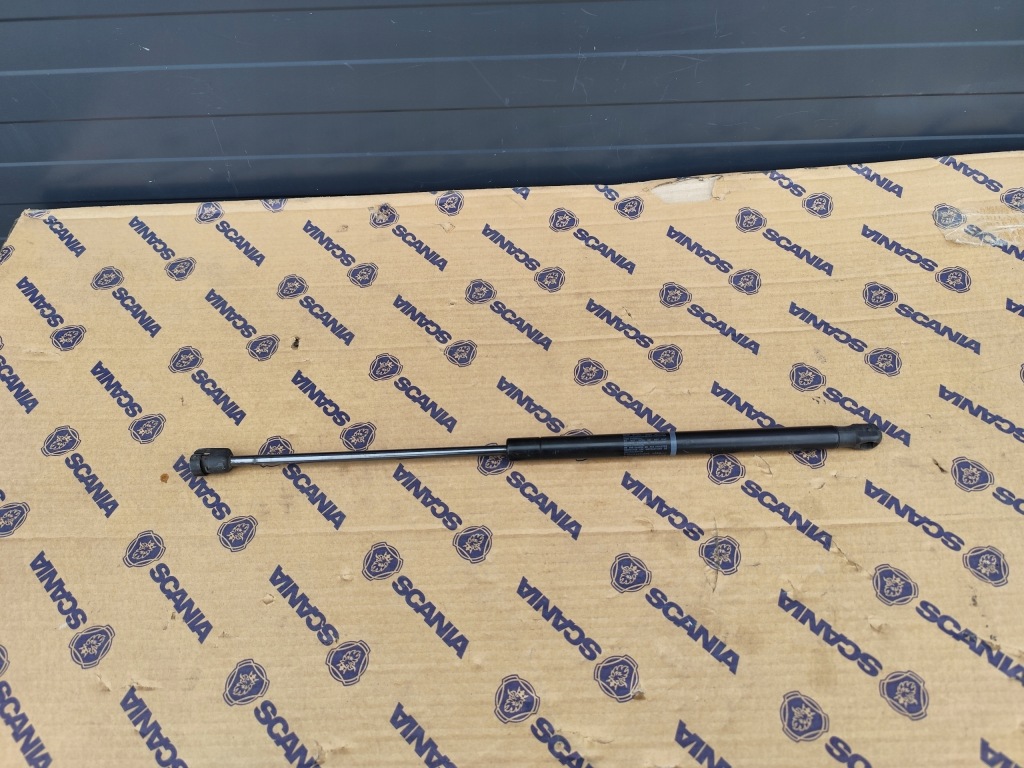 Купити Привід решітка радіатора капот scania 2445082