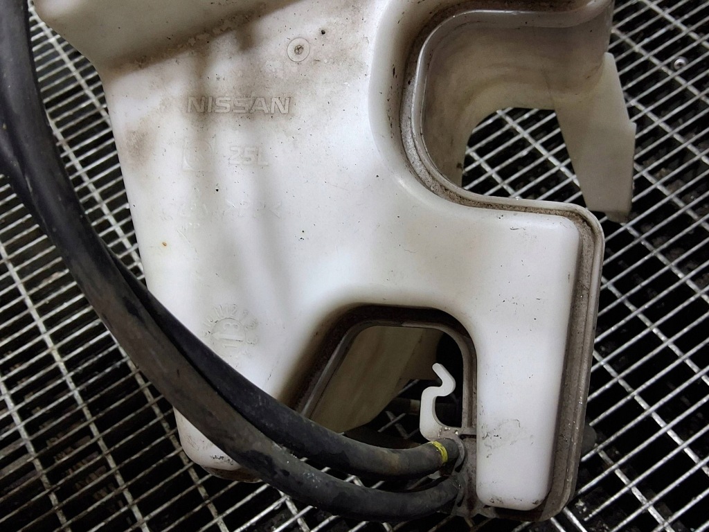 Бачок омивача фари nissan juke 1 f15 в Україні