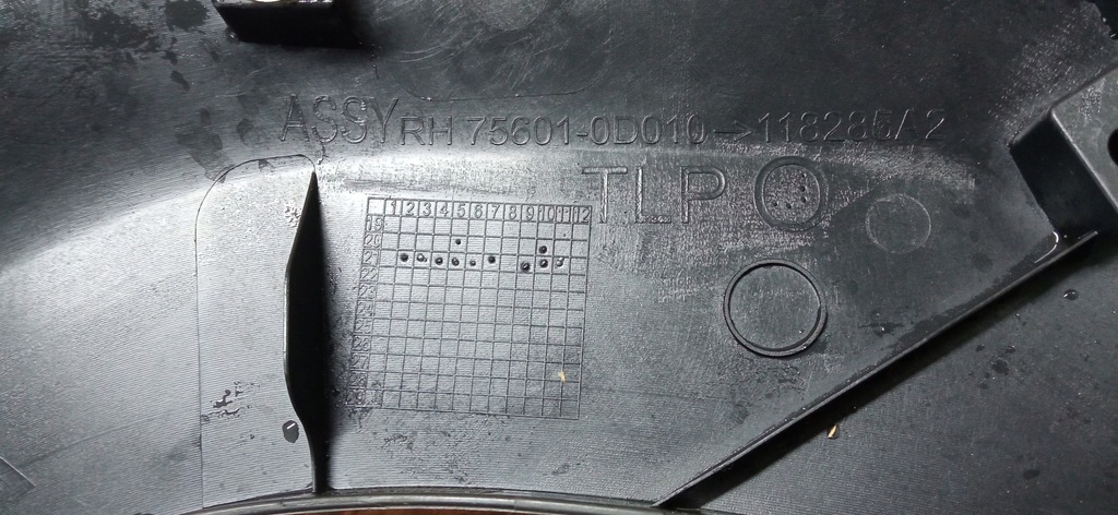 фото №13, Toyota yaris cross 20- молдинг накладка крыла правый перед 75611-0d010