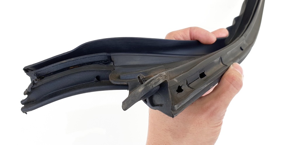 фото №16, Opel astra 2 g bertone coupe прокладка резиновый элемент дверь внутренняя верхний левая