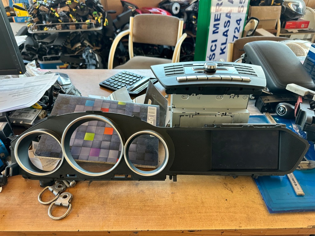 фото №1, Mercedes c klasa w204 lift радіо велика навігація версія з великий екран + рамка