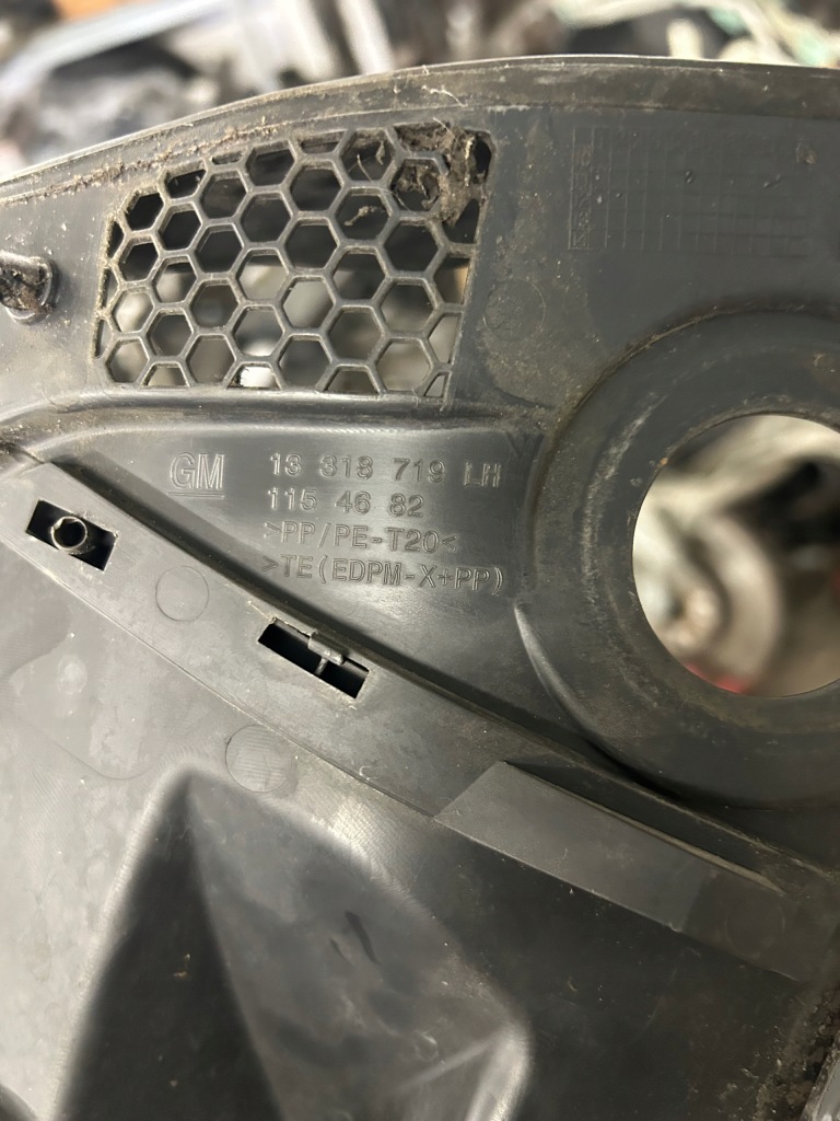 Жабо opel astra j gtc 13318718 13318719 13318720 Цена