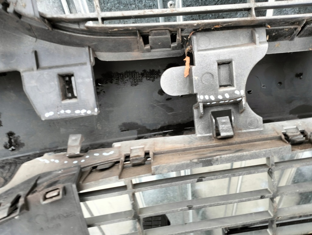 Бампер перед передній peugeot 308 t7 2007-2011 чорний Зі Шроту