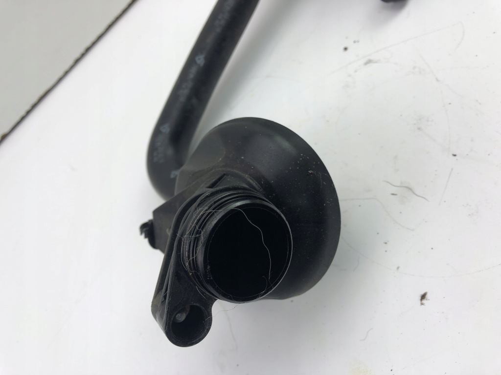 фото №3, Renault scenic iv 1.3 tce заливна горловина трубка кришка оливи