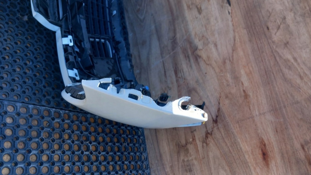 Renault megane 3 кабриолет  бампер перед ov369 противотуманная фара Оригинал