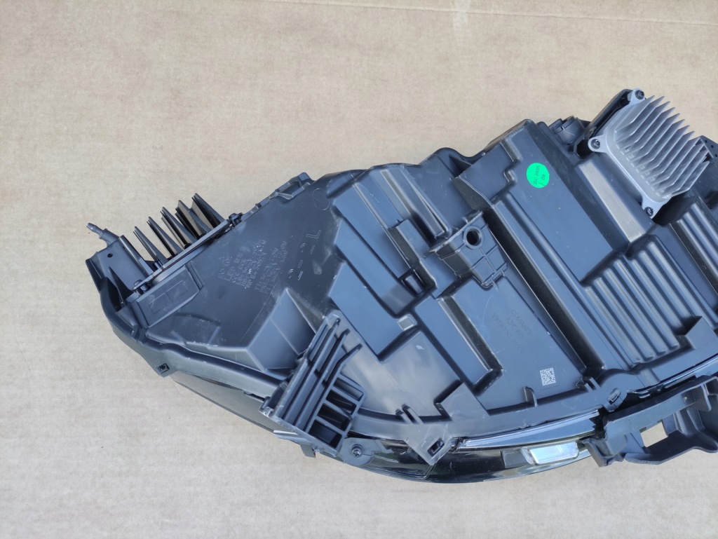 Tesla model 3 рестайлинг  23- лампа левая передняя перед Доставка