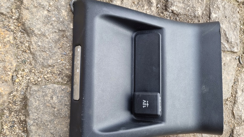 фото №1, Evoque ii l551 разъём прикуривателя dekor туннель