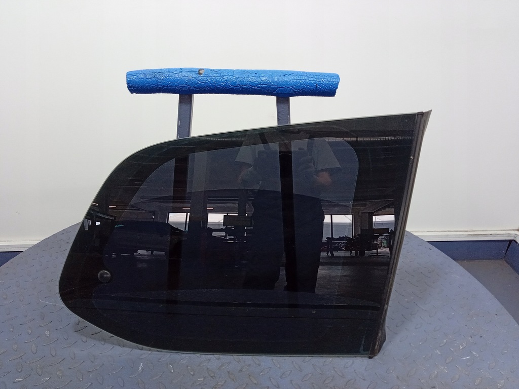 фото №1, Kia carnival ii vq скло кузовна задня права 07r