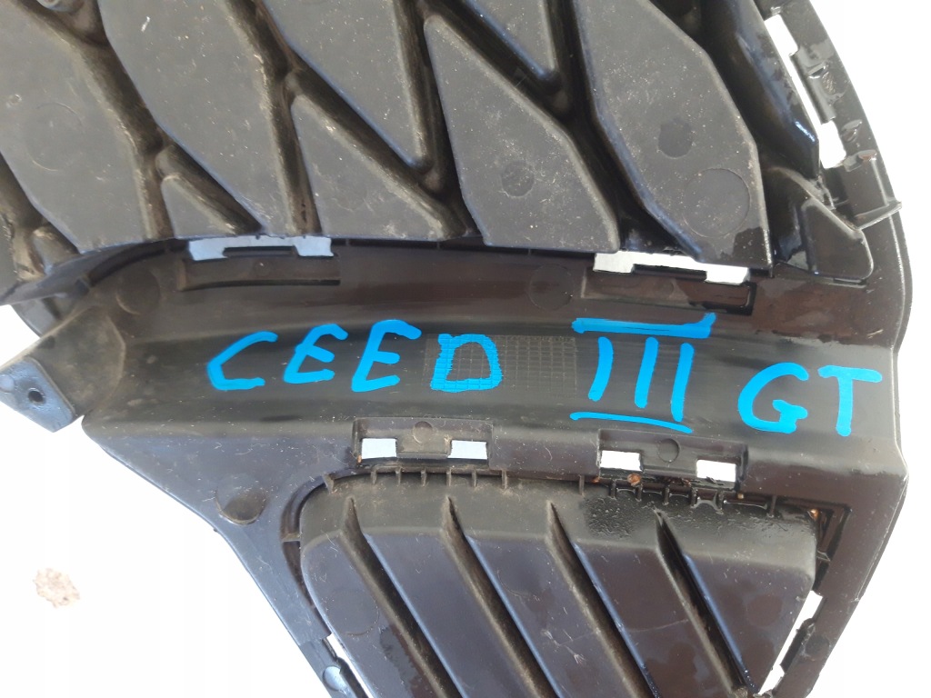 фото №15, Kia оригинальный номер 86561-j7710 решётка бампера gtline