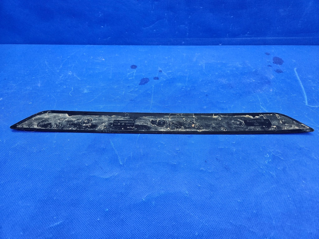 Tesla model 3 молдинг накладка поріг поріг ліва права перед 1504763-00-b Зі Шроту