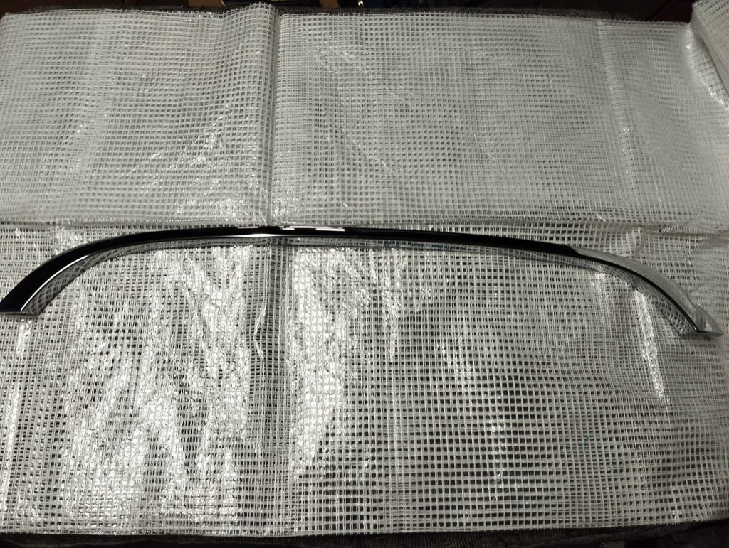 Молдинг капот перед mini r56 7149957 хром Оригинал