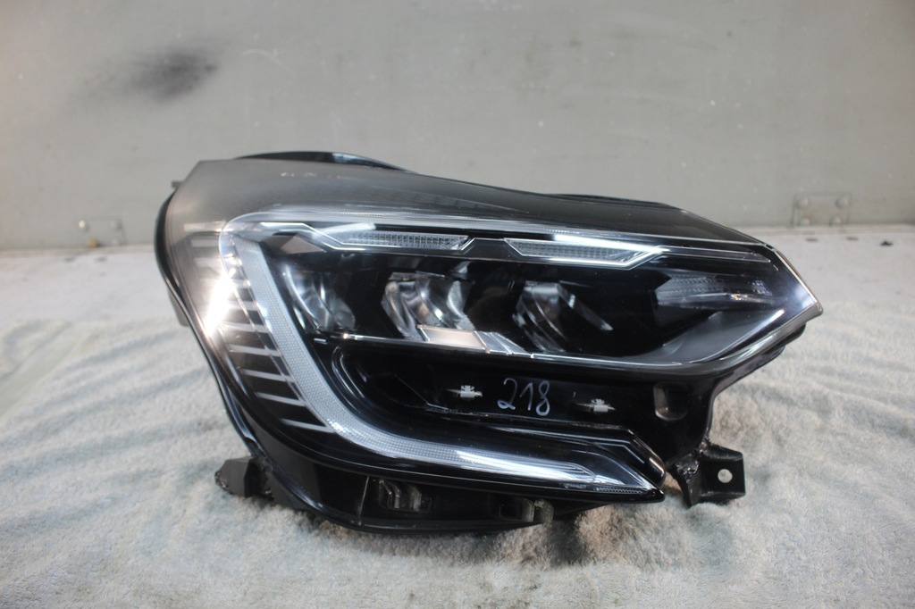 фото №1, Лампа права передня перед renault captur full led 260104900r