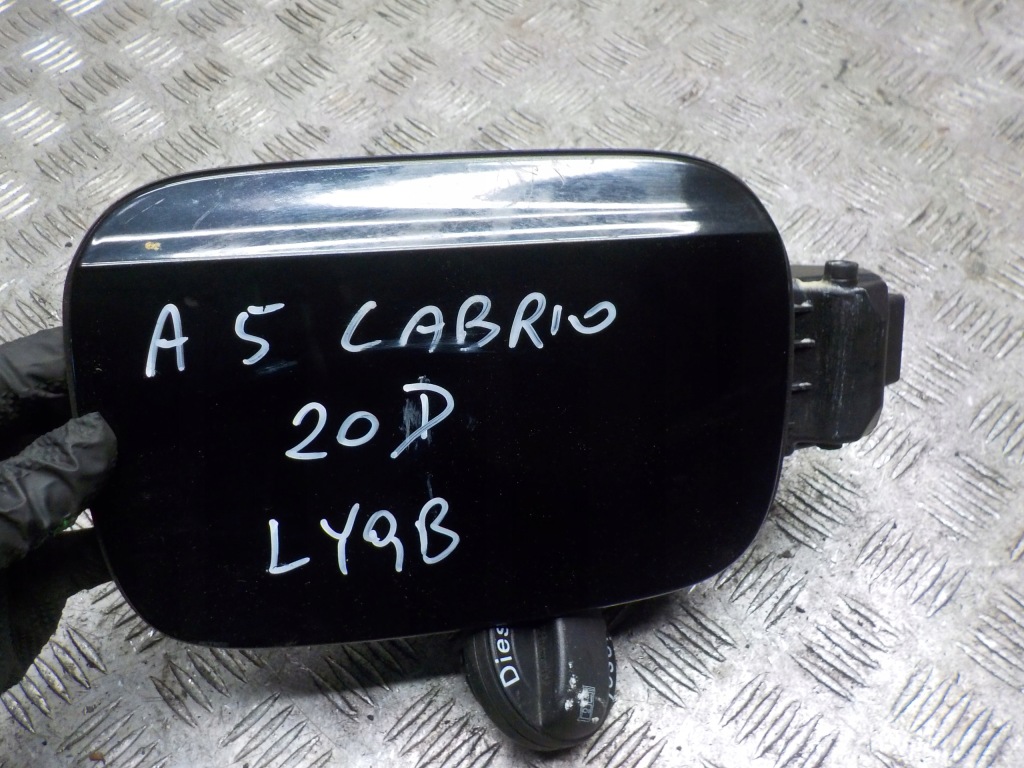 Купити Audi a5 8t кабріолет  кришка заливної пального колір ly9b