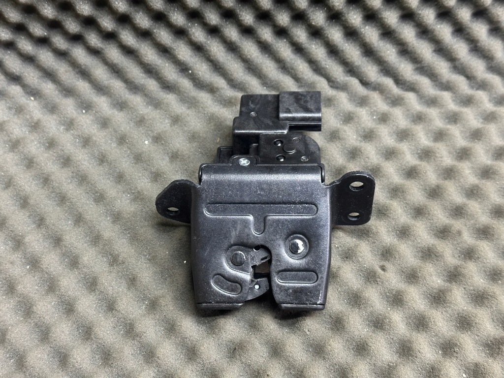 Купить 81230-a6000 замок крышки задний  багажника kia ceed