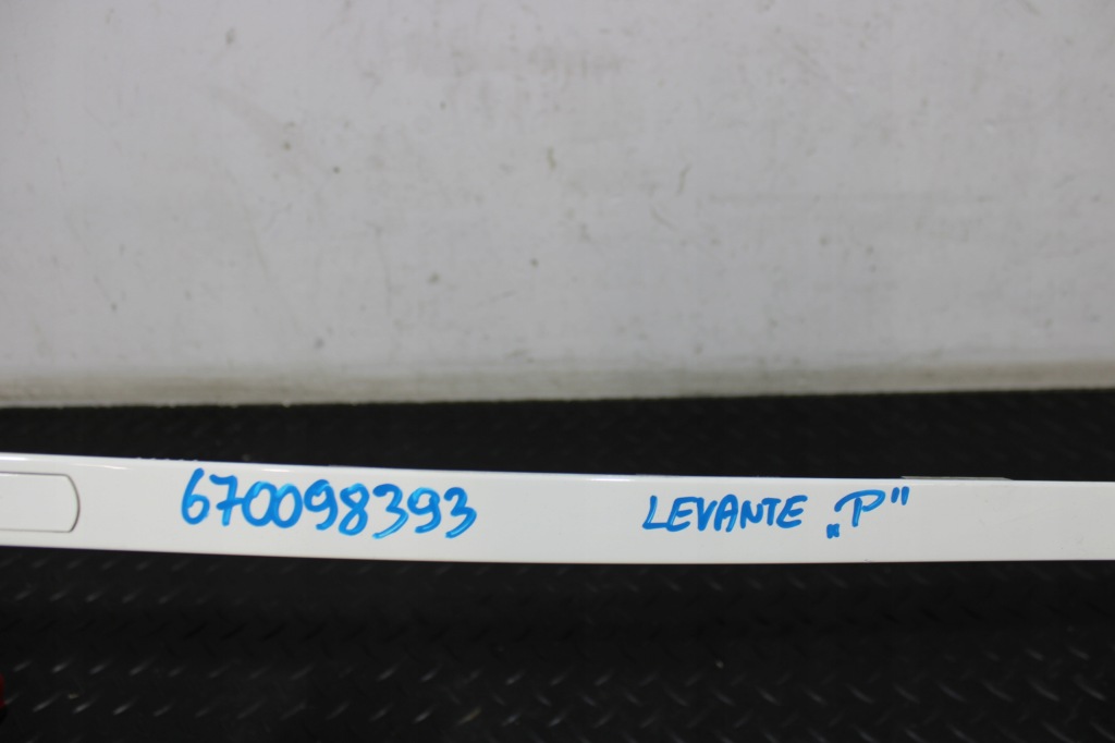 Молдинг кровельная правая maserati levante m161 670098393 с Разборки