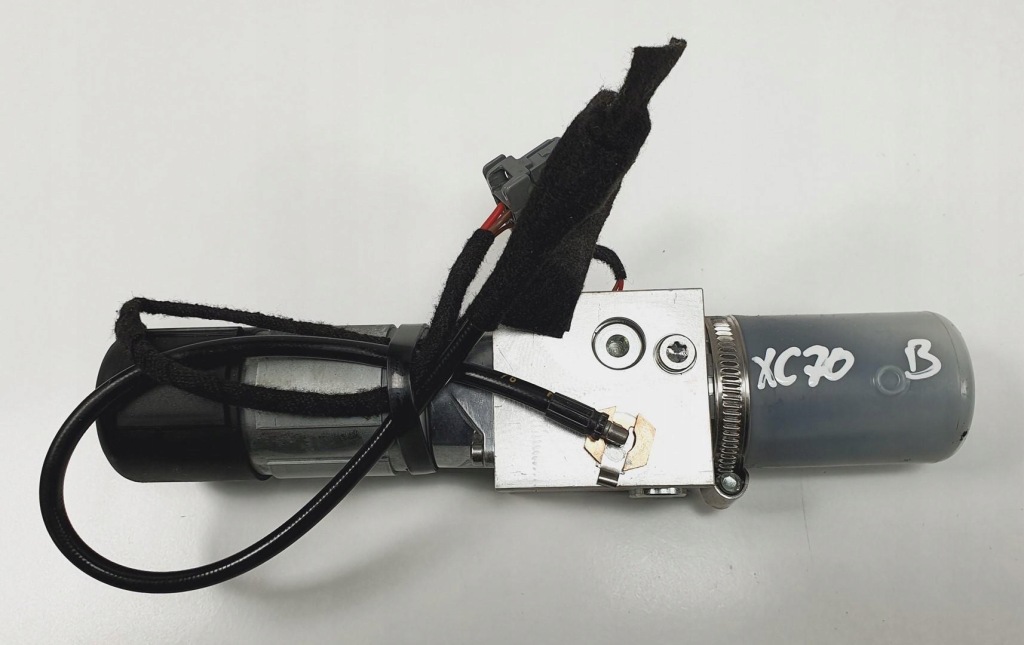 фото №1, Насос привод крышки volvo xc70 ii 31218393