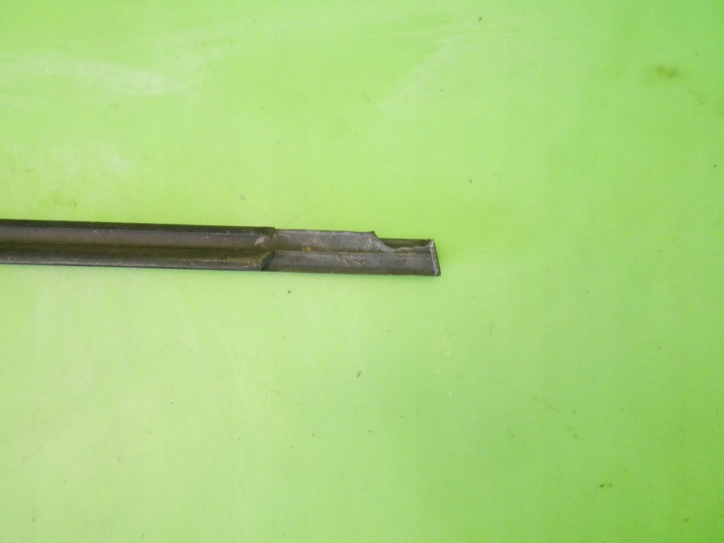 фото №8, Молдинг уплотнитель левая перед opel astra j iv kombi 09-12