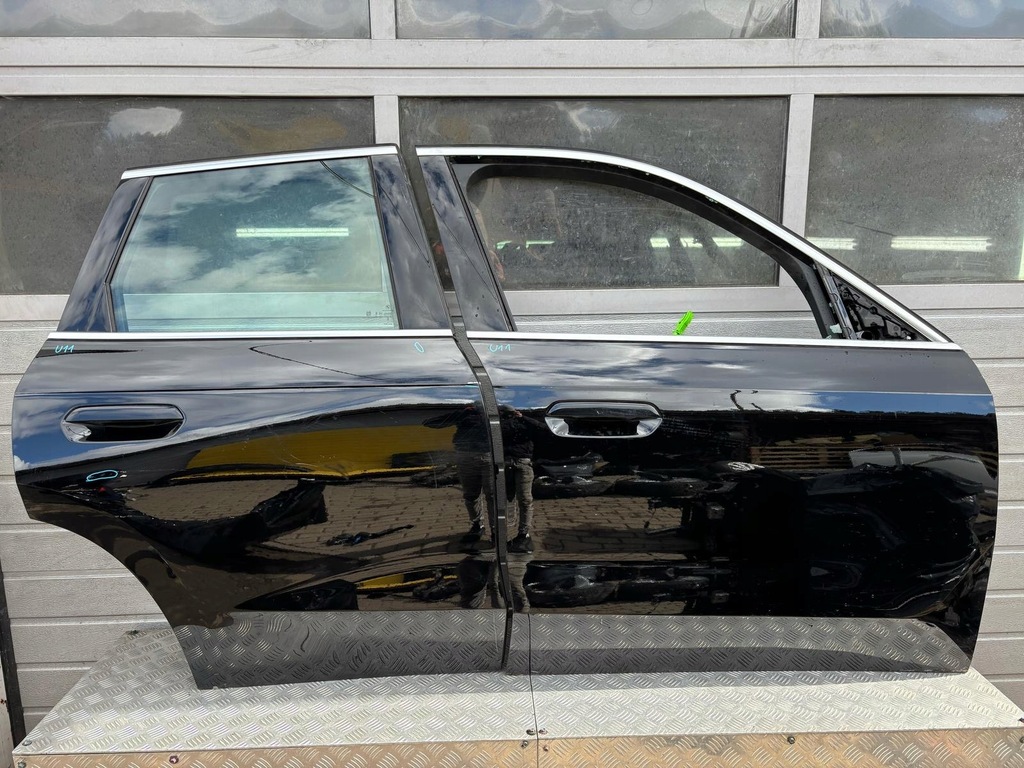 фото №1, Bmw x1 u11 дверь правое перед задняя полный