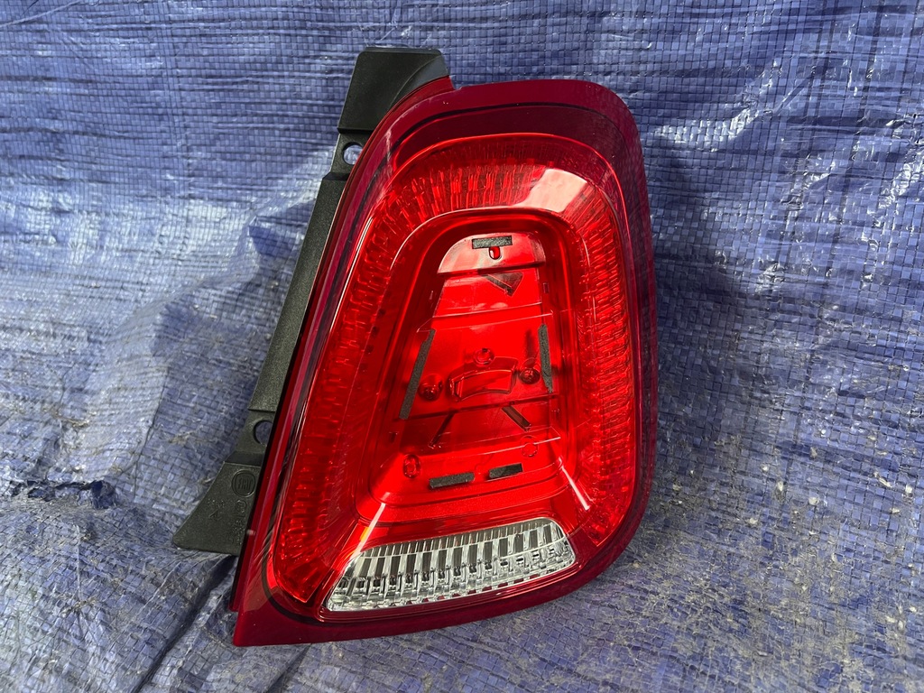 фото №1, Fiat 500 lift правая задняя лампа