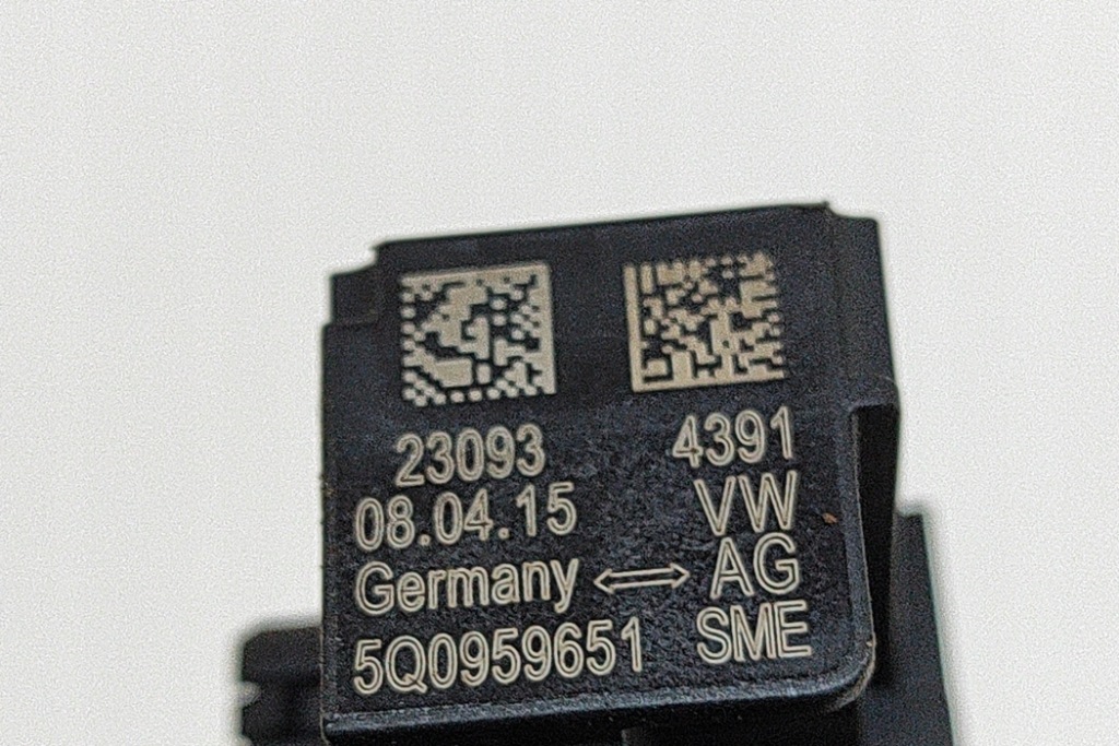 фото №6, Volkswagen e-golf mk7 датчик удара po правой сторона 5q0959651 2015 25